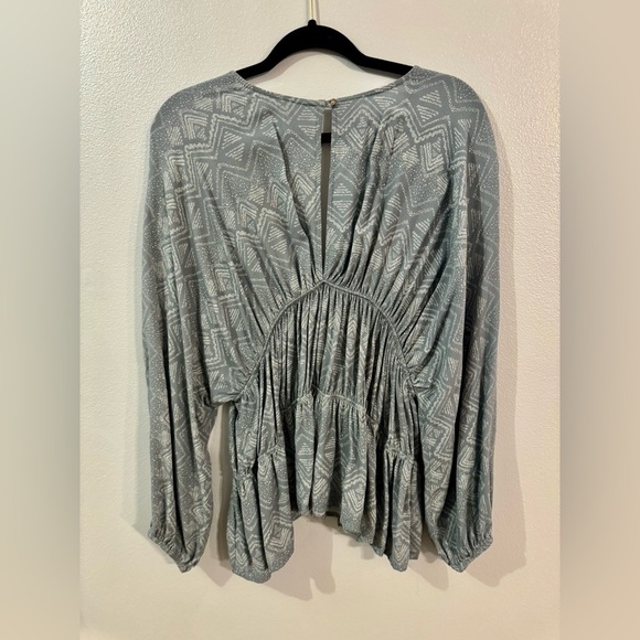 Bucketlist Blue-Gray Patterned Top large - Picture 4 of 5